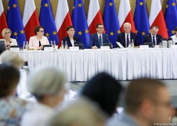 Strajk nauczycieli zawieszony. Gowin o terminach rekrutacji na studia