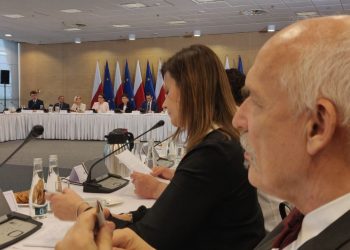 Okrągły stół. Zabawna sytuacja z Korwin-Mikkem i Morawieckim