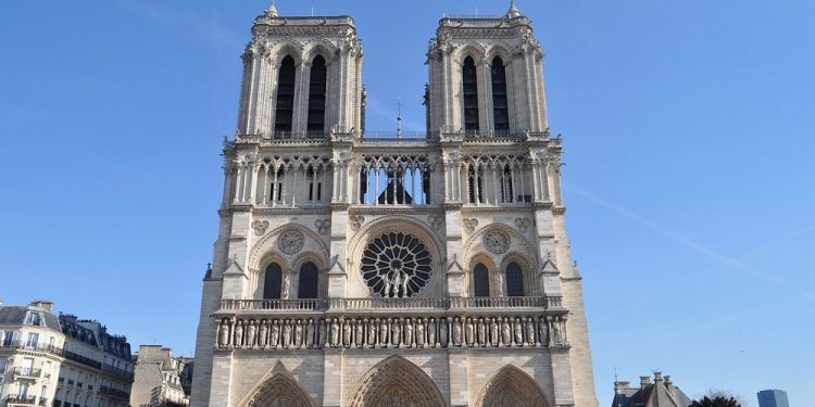 Pożar w katedrze Notre Dame. Publicysta porównał zdarzenie do ataku na WTC