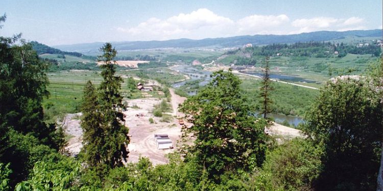 Podhale. Ludzkie kości w kartonach w starej szopie