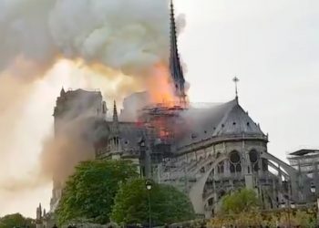 Pożar w katedrze Notre Dame. Korona cierniowa spłonie?