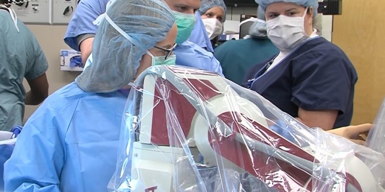 Kraków: Pierwszy w Polsce robot Rosa jest już w Szpitalu Uniwersyteckim