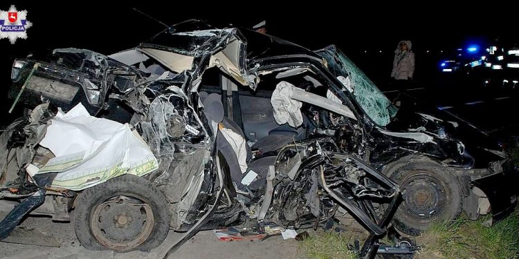 Lubelskie: Tragiczny finał zderzenia trzech pojazdów [FOTO+WIDEO]