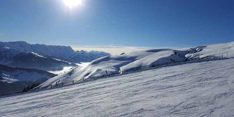 Wypadek na stoku w Austrii. Nie żyje narciarz z Polski