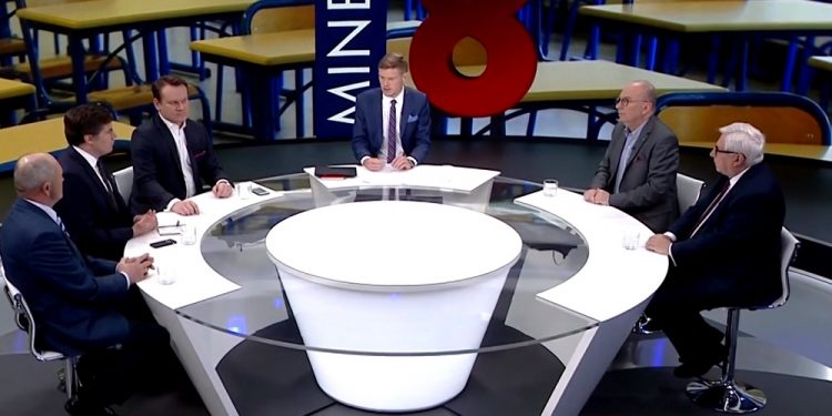 TVP podsumowuje zawieszenie strajku. Opublikowano pasek o „Morawieckim uwalniającym uczniów”