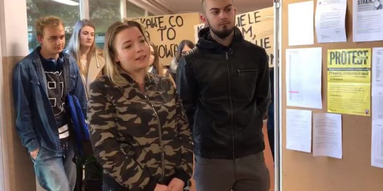 Szczecinek: wymiana zdań pomiędzy uczniami a nauczycielami [WIDEO]