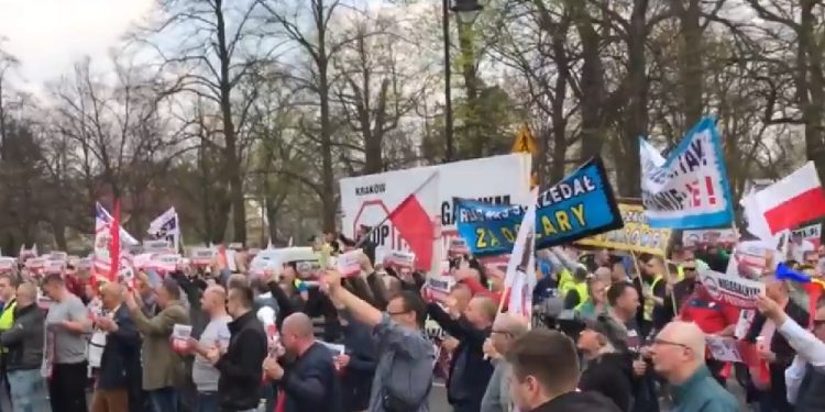 Taksówkarze strajkują w Warszawie. Doszło do incydentu