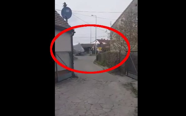 TIR wjechał pod pociąg! Kierowca był pijany