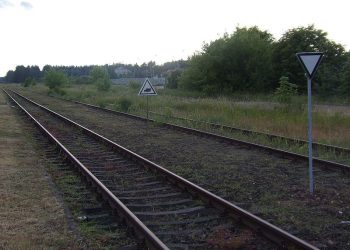 Ściągnął 16-latka z torów. Kilkanaście sekund później przejechał pociąg