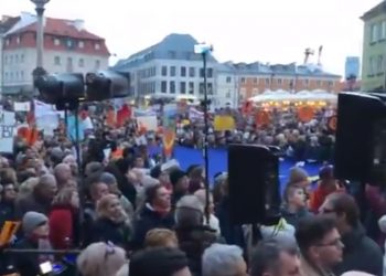 Wiec poparcia dla nauczycieli w Warszawie [WIDEO]