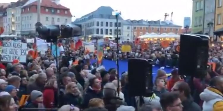 Wiec poparcia dla nauczycieli w Warszawie [WIDEO]