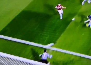 Eden Hazard strzela kapitalnego gola. Fabiański bez szans