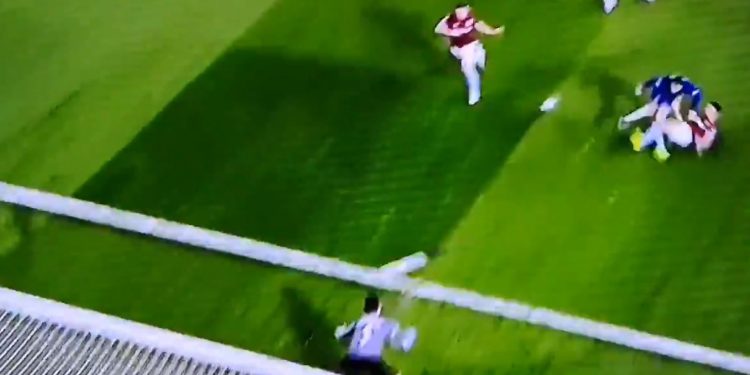 Eden Hazard strzela kapitalnego gola. Fabiański bez szans