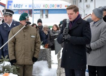 Konstytucja ważniejsza niż Biblia? Polityk PiS odpowiada Biedroniowi