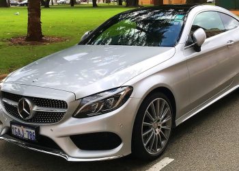 Impreza będzie go drogo kosztować. Rzucił butelką i…