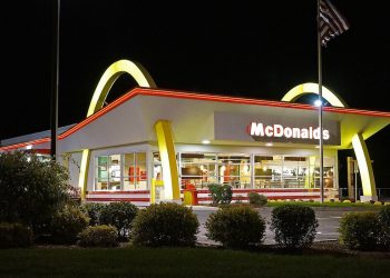 McDonald’s komentuje zakaz wycieczek do fast foodów