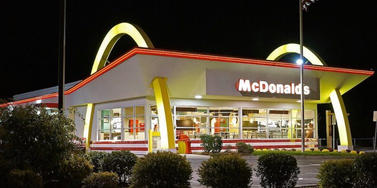 McDonald’s komentuje zakaz wycieczek do fast foodów
