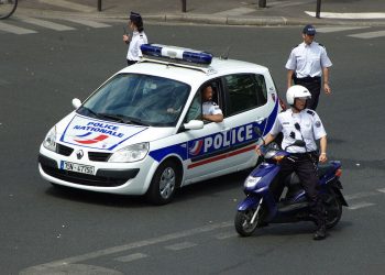 Francja: Napastnik wziął zakładników