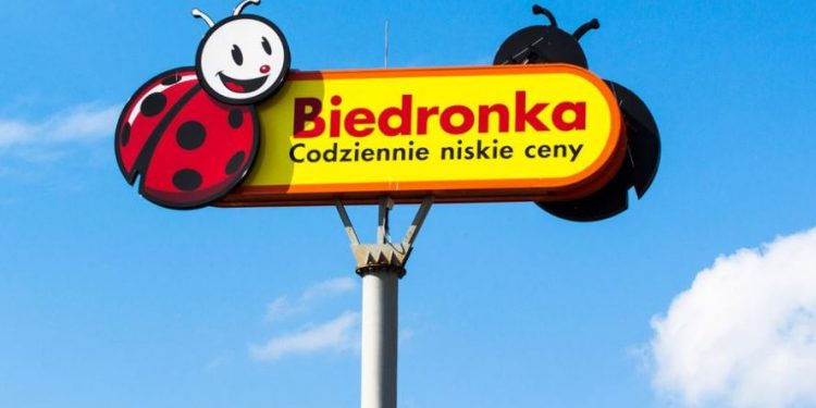 Nie tylko wypłatę. Biedronka zapewnia swoim pracownikom jeszcze to