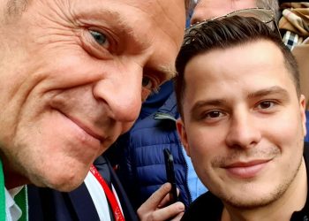 Puchar Polski: zrobił sobie zdjęcie z Tuskiem. W komentarzach hejt