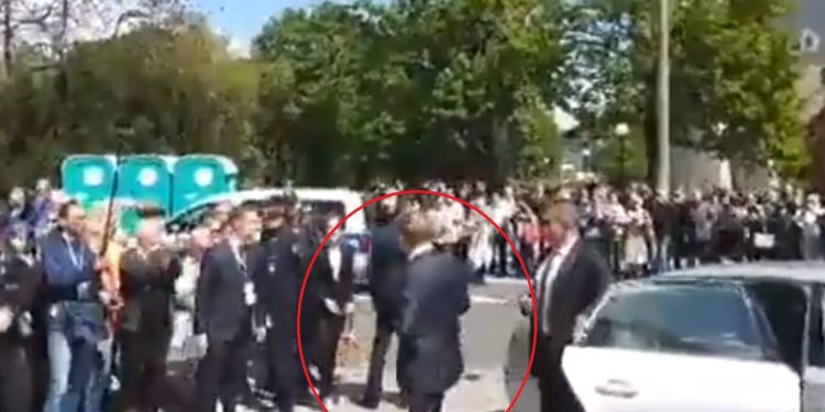 Donald Tusk w Poznaniu. Tak go przywitano [WIDEO]