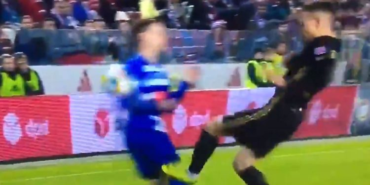 Skandal w meczu Górnik Zabrze-Wisła Płock. Za ten faul tylko żółta kartka