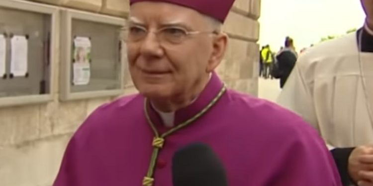 Fakty TVN zmanipulowały słowa biskupa. Archidiecezja żąda sprostowania