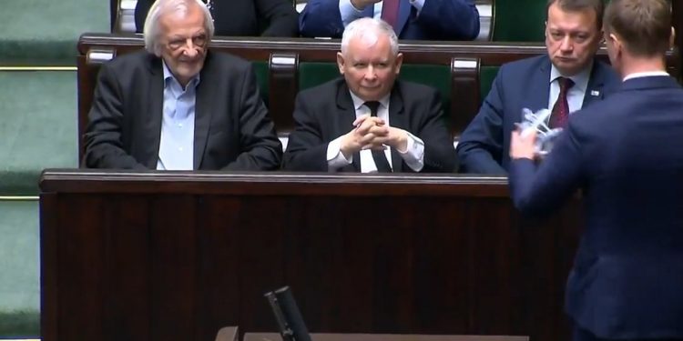 Kaczyński reaguje na zachowanie Nitrasa. Wymowne spojrzenie