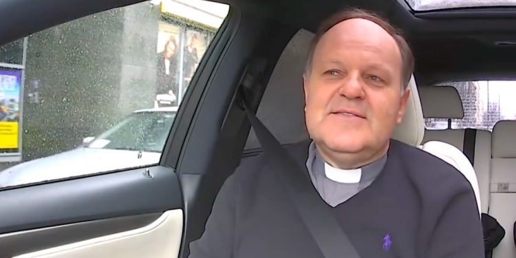 Ksiądz Sowa na wystąpieniu Jażdżewskiego. Będzie reakcja Episkopatu?