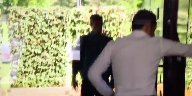 Lewandowski kuleje. Został kopnięty na treningu [WIDEO]