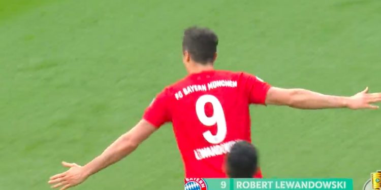 Lewandowski dał Bayernowi Puchar Niemiec [WIDEO]