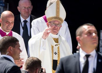 Zmiany w „Ojcze Nasz”. Papież tłumaczy