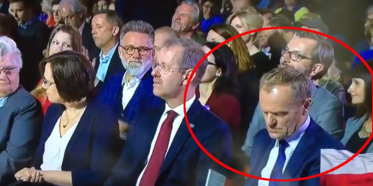 Tusk nie był zadowolony ze słów Jażdżewskiego? Mina wiele tłumaczy