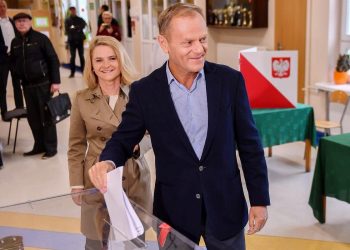 Tusk oddał głos w wyborach. Po wszystkim zwrócił się do dziennikarzy