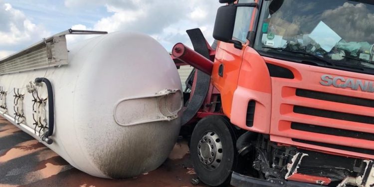 Korek na A4. Wypadek cysterny zablokował autostradę