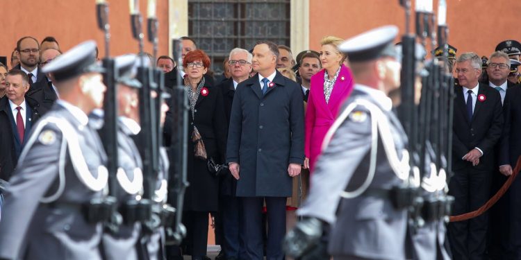 Zmiany w konstytucji? Prezydent jest za dopisaniem członkostwa w UE