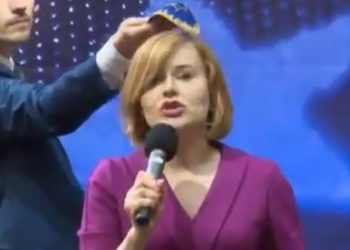 Berkowicz trzymał jarmułkę nad głową wiceminister z PiS. Zareagował ambasador RP w Izraelu