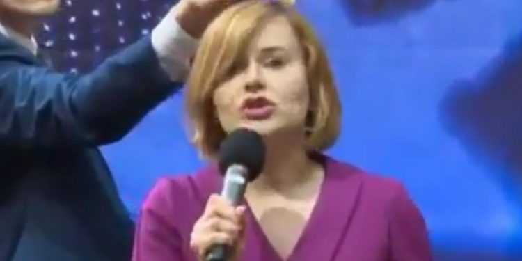 Berkowicz trzymał jarmułkę nad głową wiceminister z PiS. Zareagował ambasador RP w Izraelu