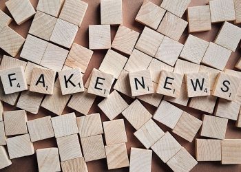 Połowa Polaków styka się z dezinformacją w sieci