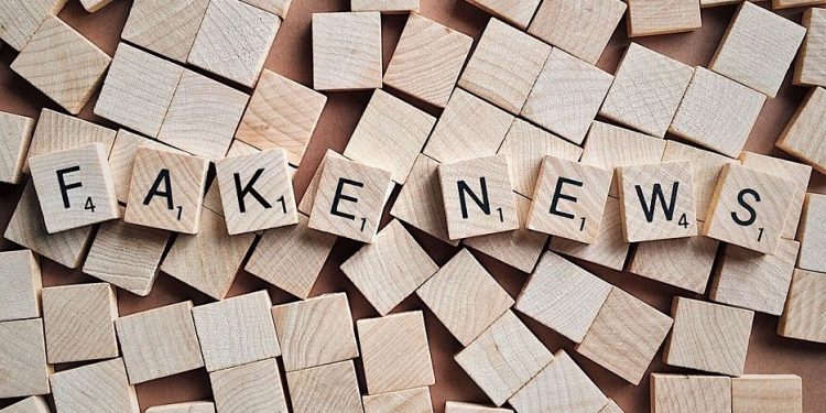 Połowa Polaków styka się z dezinformacją w sieci