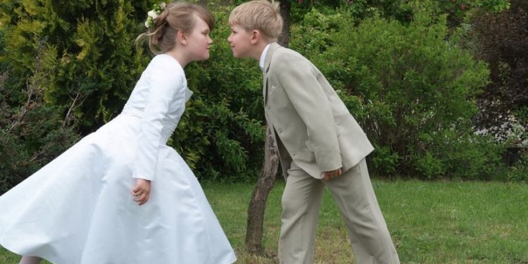 Ekspert ujawnia, ile kosztuje organizacja pierwszej komunii