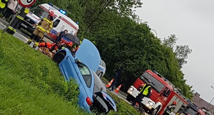Kraków. Kierowca BMW wjechał w przystanek. Są ranni