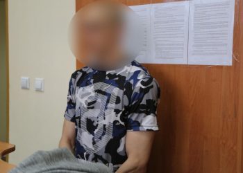 Kraków: Ojciec wystawił 1,5-roczne dziecko przez okno autobusu. Interweniowała policja