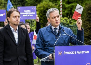 Biedroń: „Politycy zbyt często kierują się Biblią, a zbyt rzadko konstytucją”