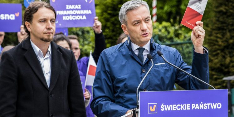 Biedroń: „Politycy zbyt często kierują się Biblią, a zbyt rzadko konstytucją”