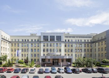 Pacjent wyskoczył z okna szpitala w Krakowie