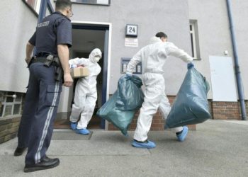 W mieszkaniu znaleziono ciała matki i córek. Szokujące wyniki sekcji zwłok