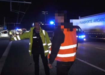 Policjant miał dość gapiów podczas wypadku, dał im nauczkę [WIDEO]