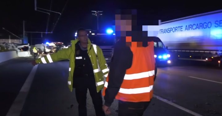 Policjant miał dość gapiów podczas wypadku, dał im nauczkę [WIDEO]