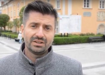 Krzysztof Śmiszek wyśmiał Kaczyńskiego. Powiesił na lodówce jego zdjęcie